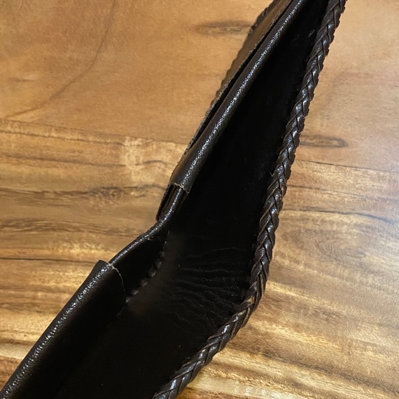 Vintage hand tooled leather unisex bifold - Picture 9 of 13